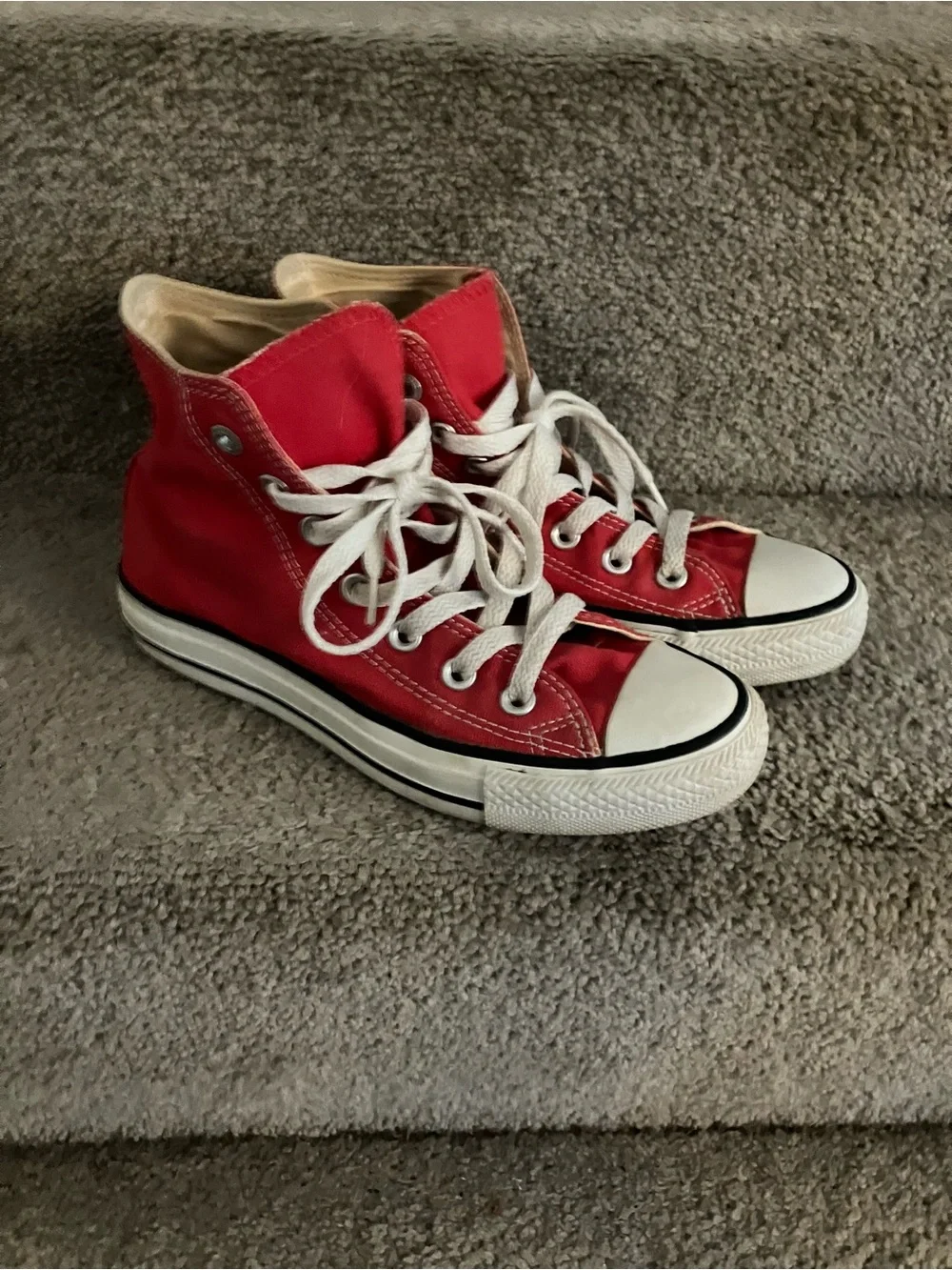 IN GREAT CONDITION! CONVERSE CHUCK TAYLOR ALL STAR HI TOPS KIDS UNISEX SIZE 4